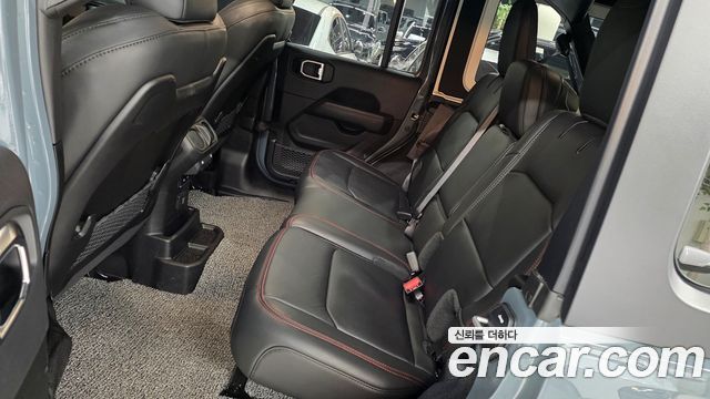 Jeep Wrangler 2025 — photo 17