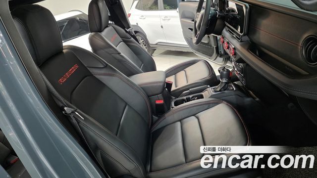 Jeep Wrangler 2025 — photo 18