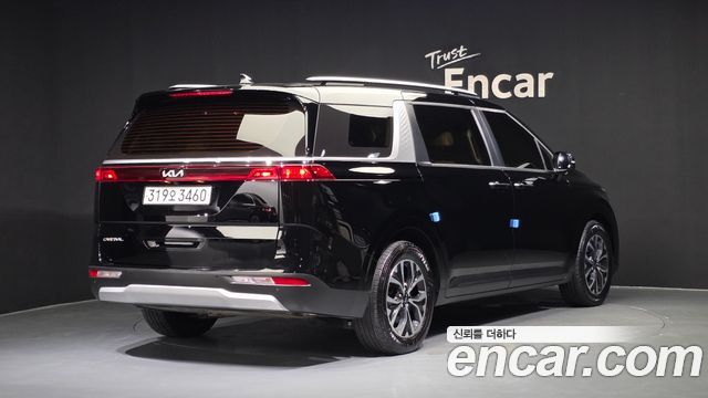 Kia Canival 2023 — photo 2