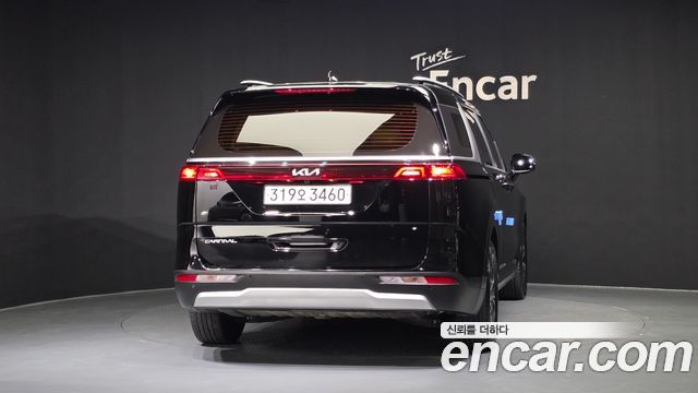 Kia Canival 2023 — photo 4
