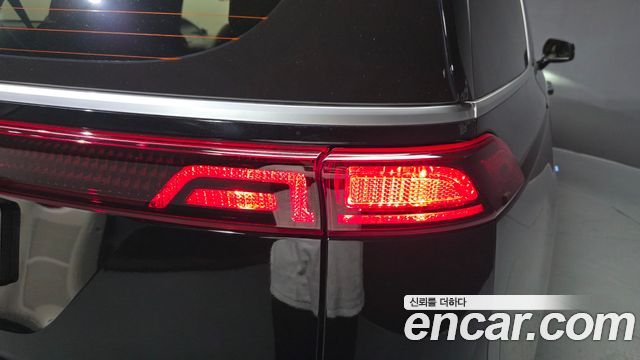 Kia Canival 2023 — photo 9