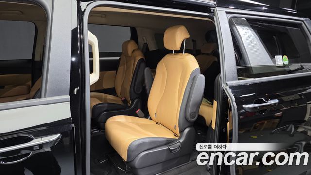 Kia Canival 2023 — photo 16