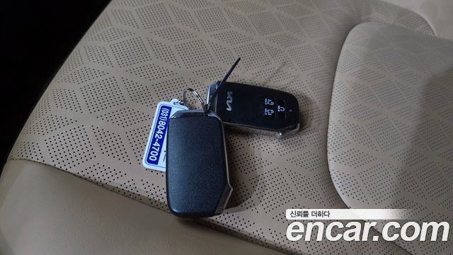 Kia Canival 2023 — photo 35