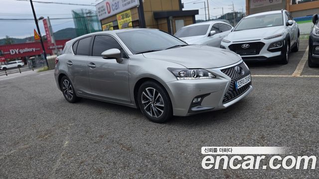 Lexus CT200h 2020 — photo 2