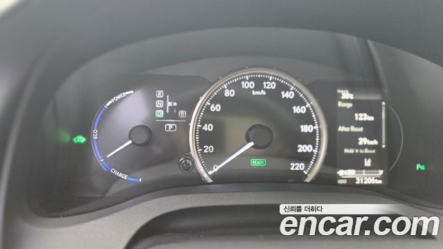 Lexus CT200h 2020 — photo 9