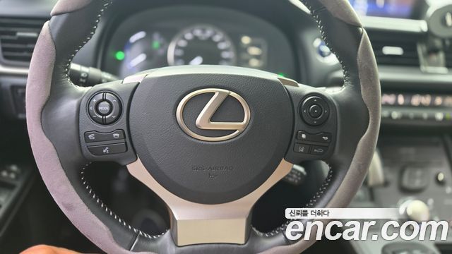 Lexus CT200h 2020 — photo 16