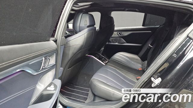 BMW 8-Series 2024 — photo 17