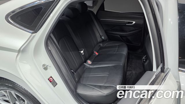 Hyundai Sonata 2022 — photo 17