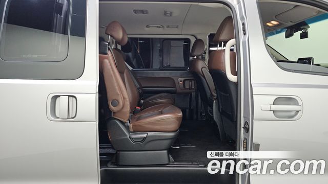 Hyundai Starex 2019 — photo 11