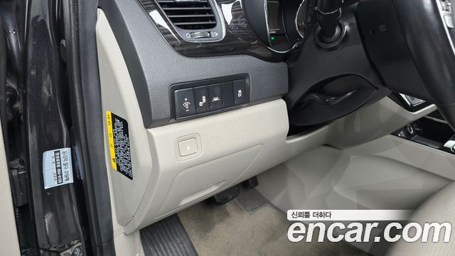 Kia Canival 2019 — photo 22
