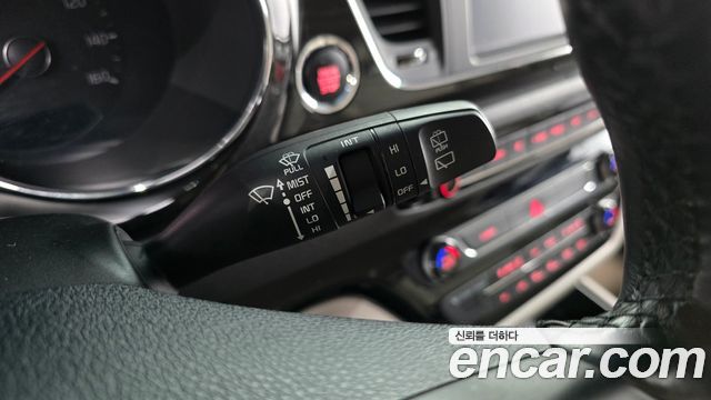Kia Canival 2019 — photo 28
