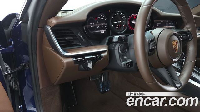Porsche 911 2020 — photo 18