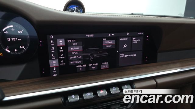Porsche 911 2020 — photo 25