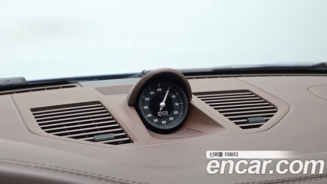 Porsche 911 2020 — photo 32