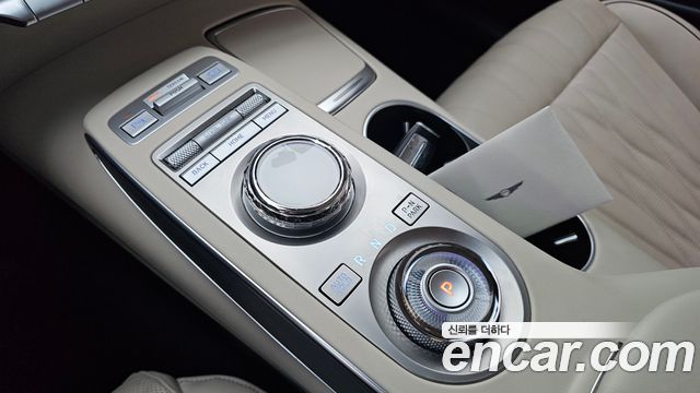Genesis GV70 2023 — photo 12