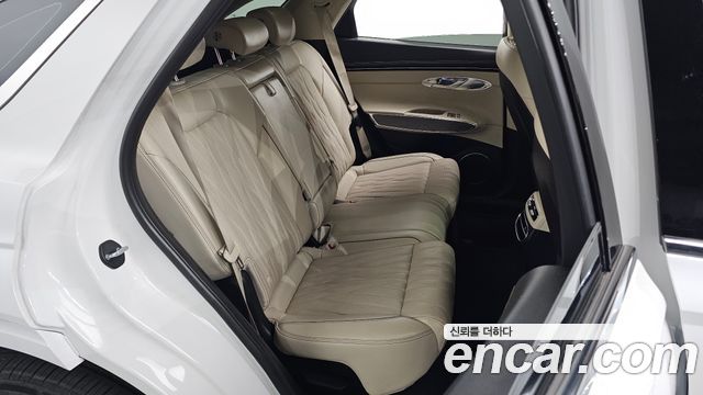 Genesis GV70 2023 — photo 17