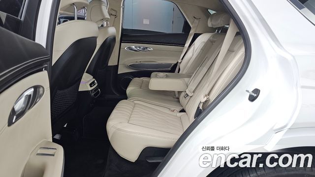 Genesis GV70 2023 — photo 18