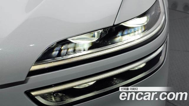 Genesis GV70 2023 — photo 8