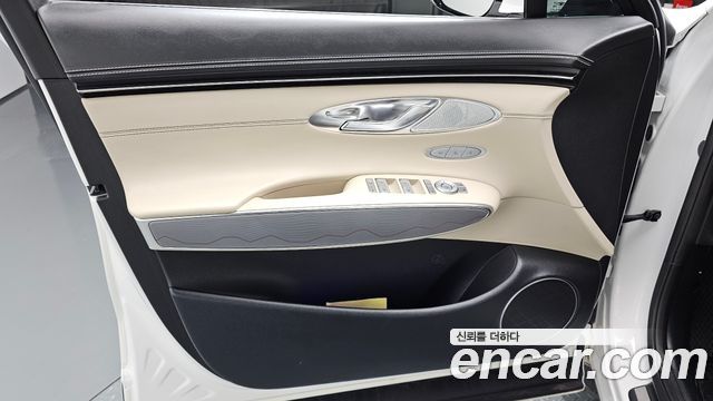 Genesis GV70 2023 — photo 14