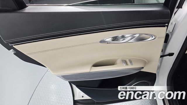 Genesis GV70 2023 — photo 15