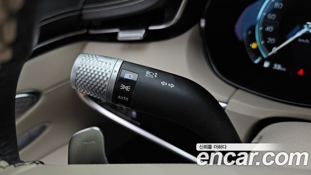 Genesis GV70 2023 — photo 31