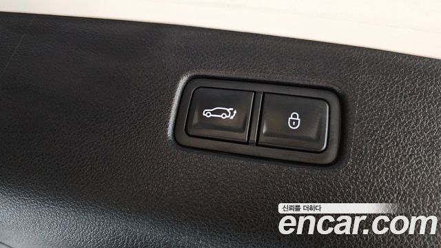 Genesis GV70 2023 — photo 35
