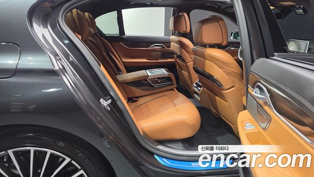 BMW 7-Series 2020 — photo 17