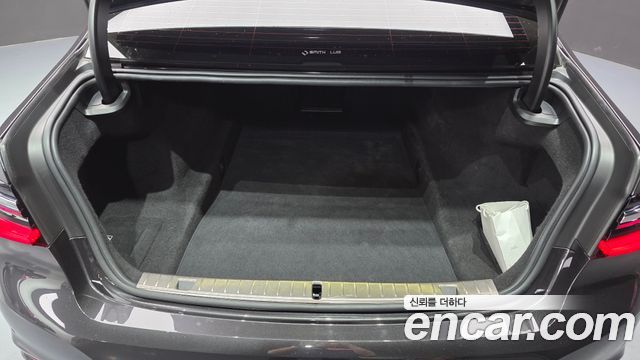 BMW 7-Series 2020 — photo 25