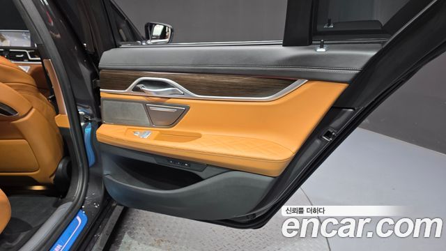 BMW 7-Series 2020 — photo 15