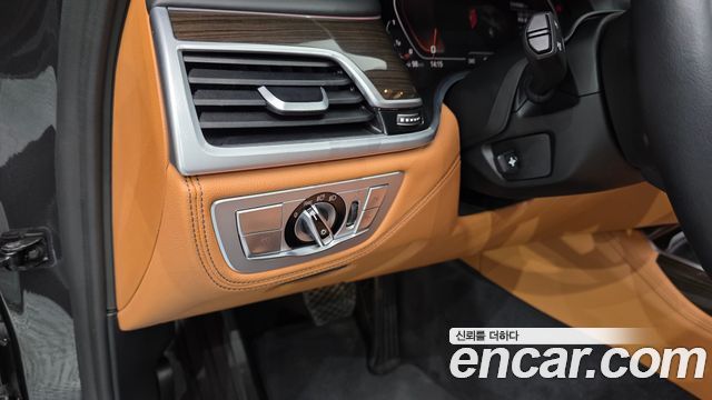 BMW 7-Series 2020 — photo 27