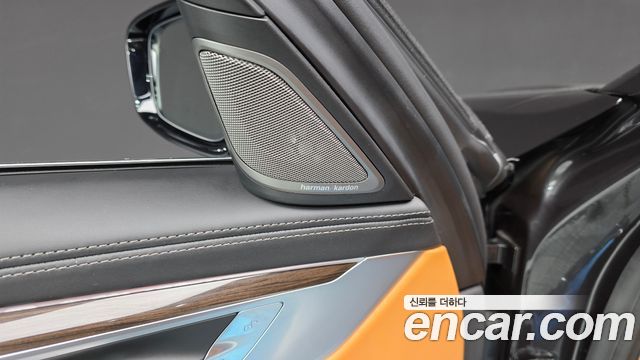 BMW 7-Series 2020 — photo 30