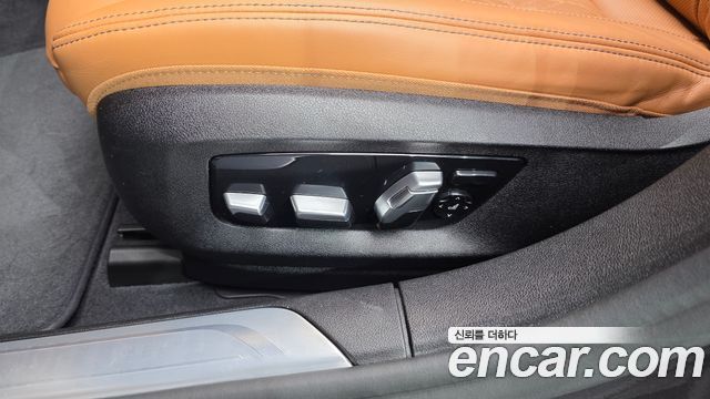 BMW 7-Series 2020 — photo 31