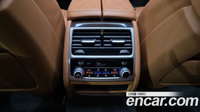 BMW 7-Series 2020 — photo 35
