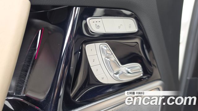 Mercedes-Benz G-Class 2020 — photo 28