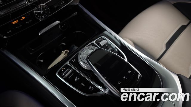 Mercedes-Benz G-Class 2020 — photo 30