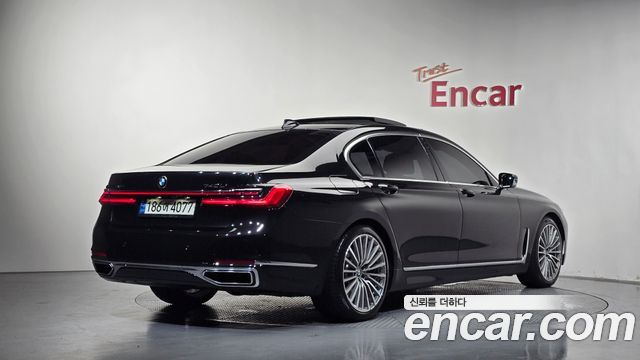 BMW 7-Series 2022 — photo 2
