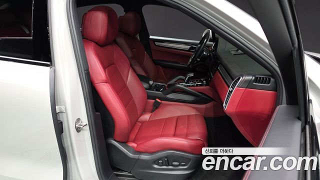 Porsche Cayenne 2022 — photo 11