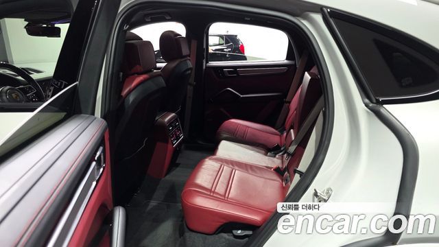 Porsche Cayenne 2022 — photo 12