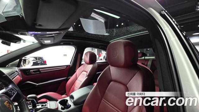 Porsche Cayenne 2022 — photo 16