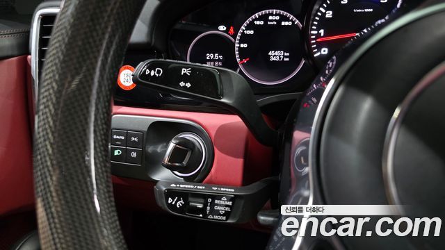 Porsche Cayenne 2022 — photo 17