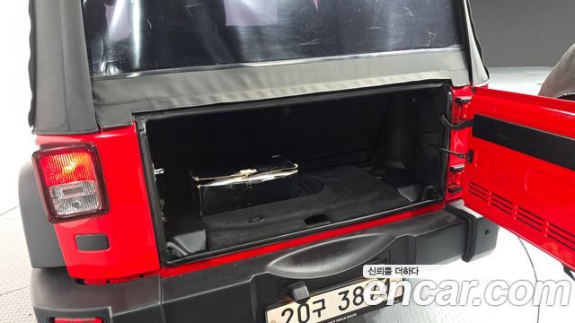 Jeep Wrangler 2015 — photo 16