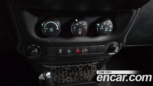 Jeep Wrangler 2015 — photo 17