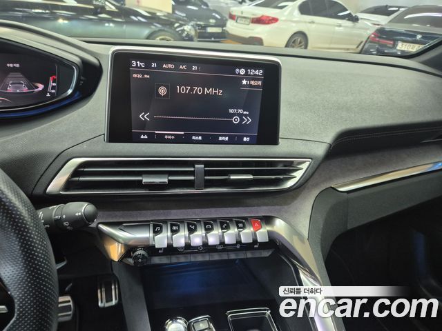 Peugeot 5008 2021 — photo 12