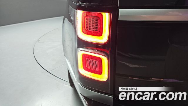 Land Rover Range Rover 2019 — photo 9