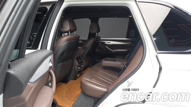 BMW X5 2018 — photo 18