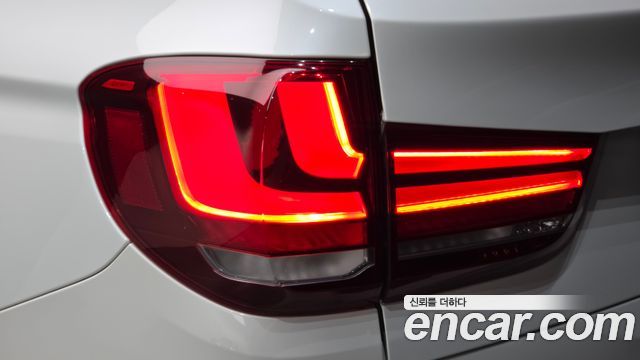 BMW X5 2018 — photo 9