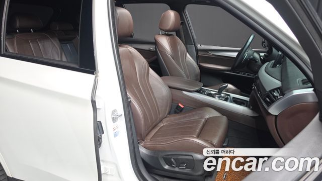 BMW X5 2018 — photo 16