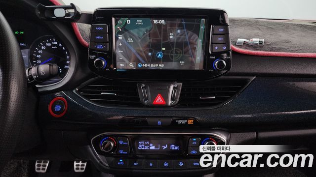 Hyundai i30 2019 — photo 19