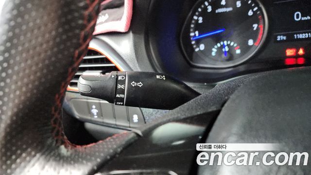 Hyundai i30 2019 — photo 23
