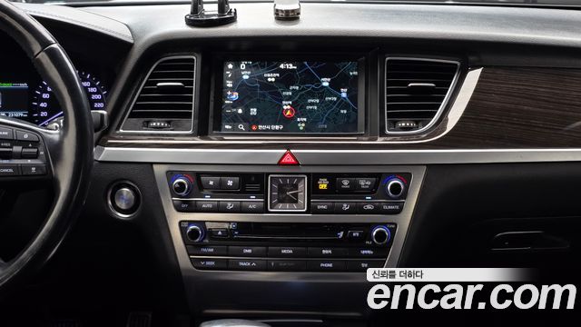 Genesis G80 2018 — photo 20